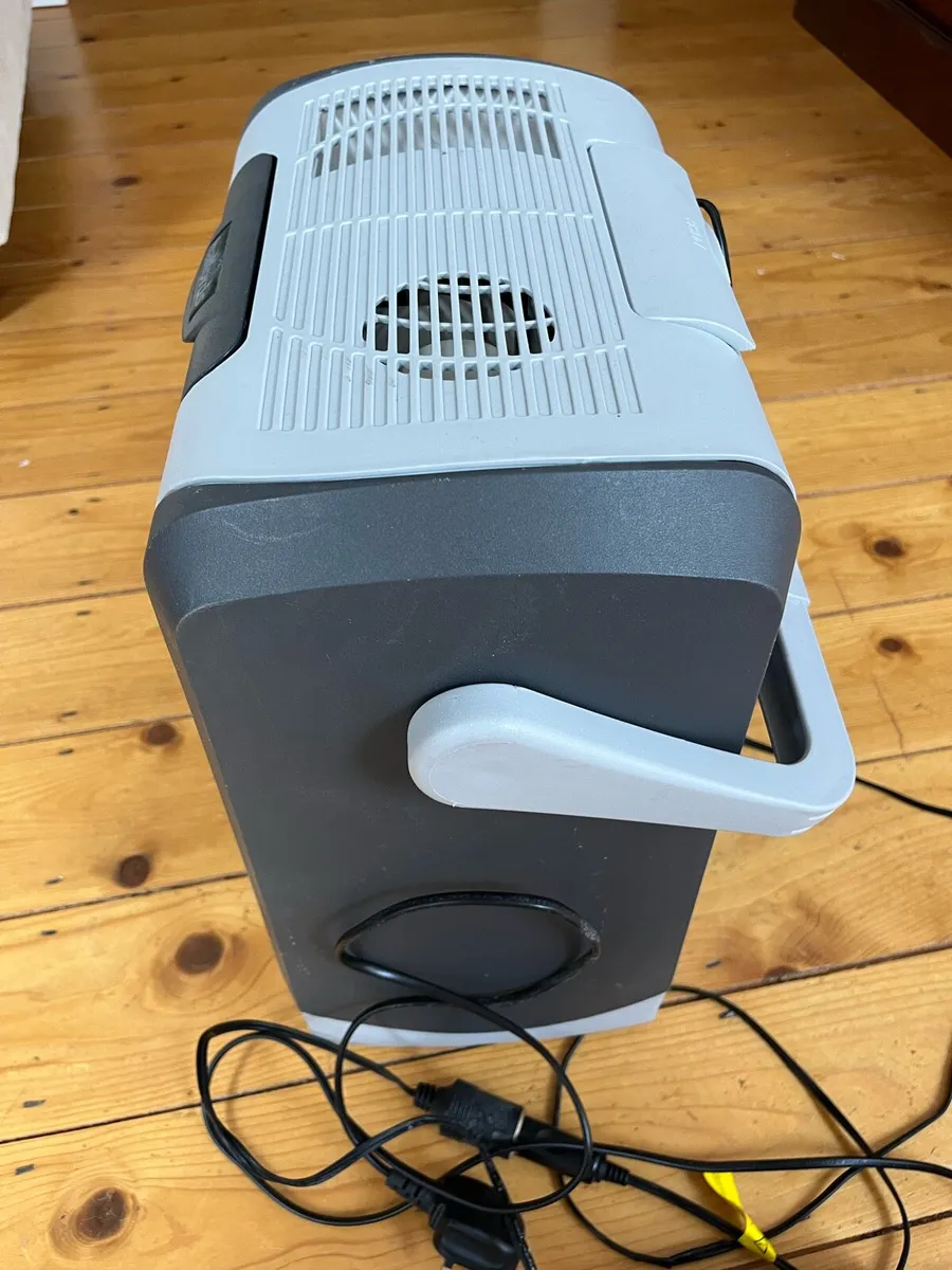 Halfords Electric Coolbox / Portable Fridge - Image 2