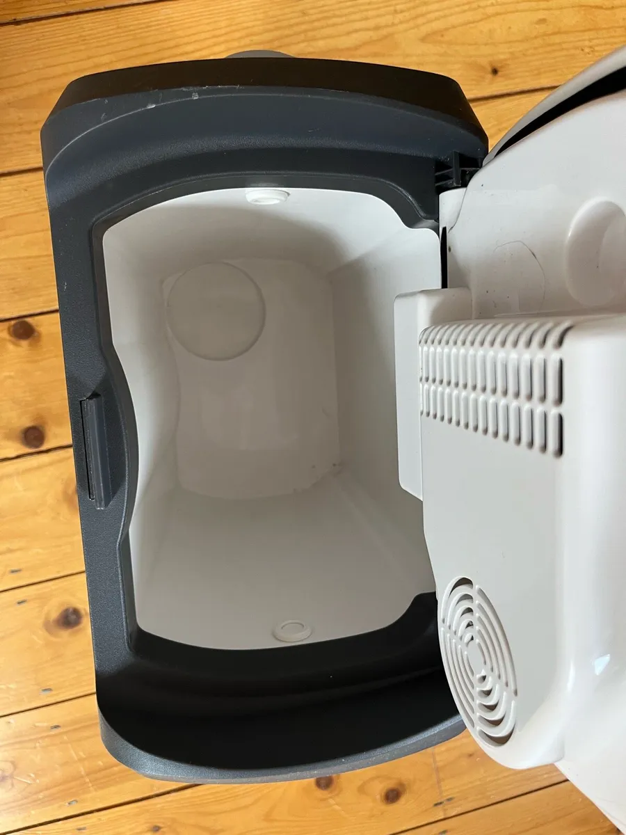 Halfords Electric Coolbox / Portable Fridge - Image 4
