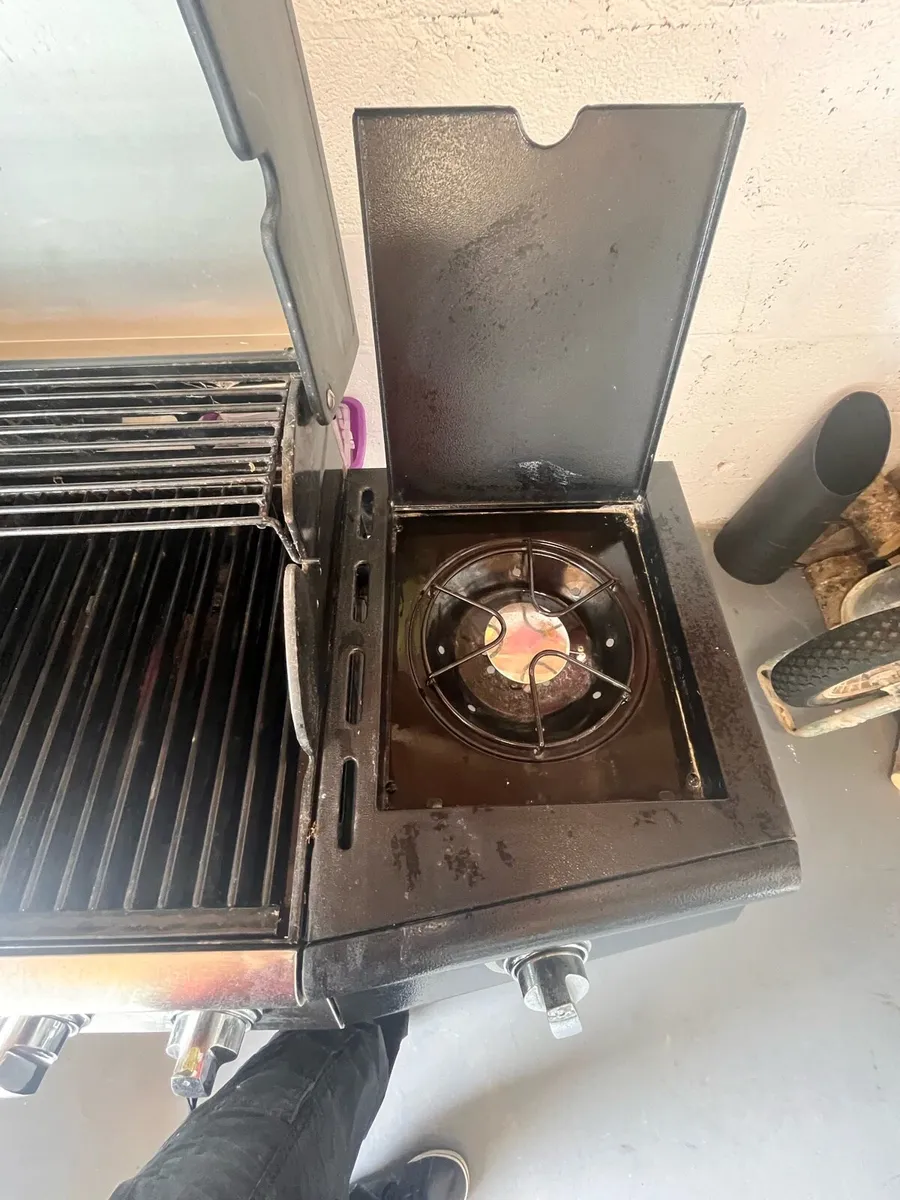 4 Burner BBQ - Image 4