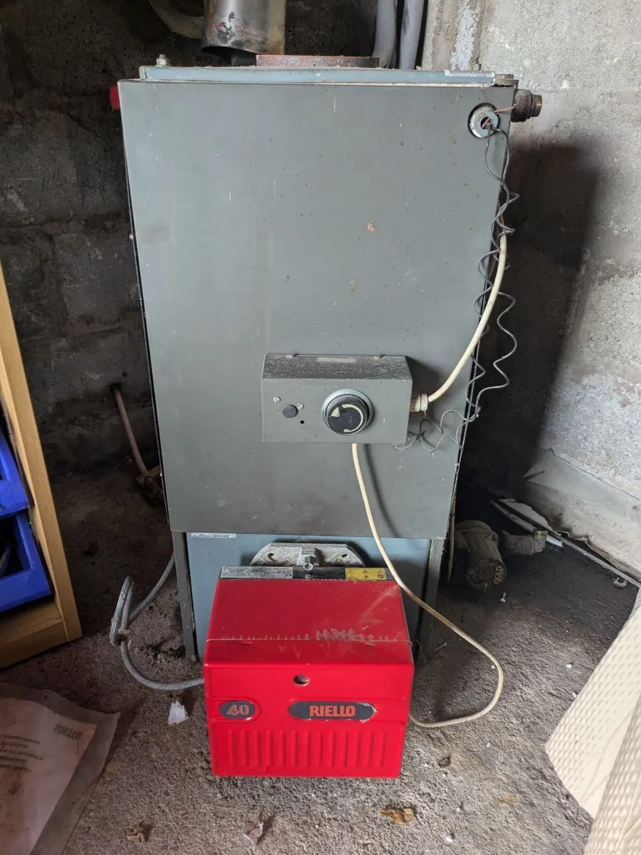 Oil boiler and burner. - Image 1