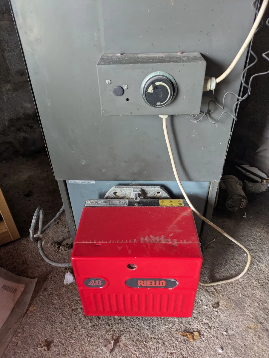 Oil boiler and burner. - Image 2
