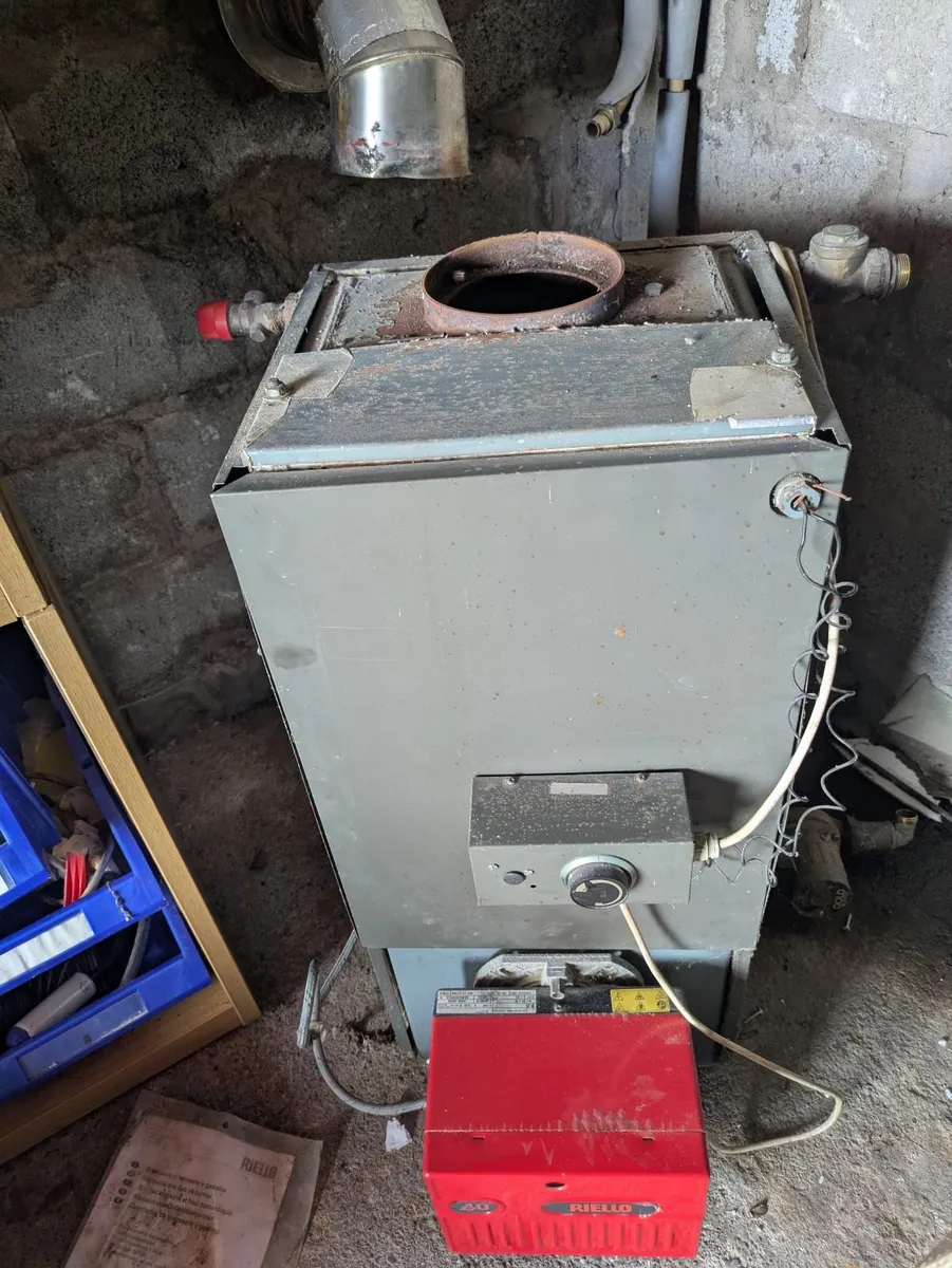 Oil boiler and burner. - Image 3
