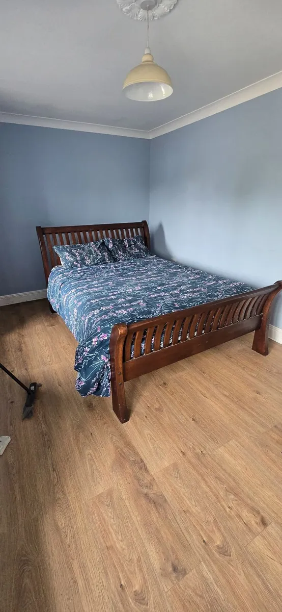 King-size Solid Wood Sleigh Bed - Image 1