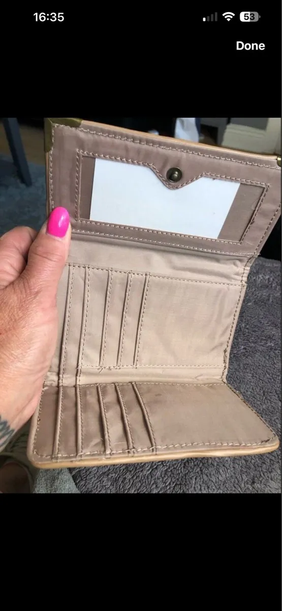 Ladies leather purse €10 - Image 2