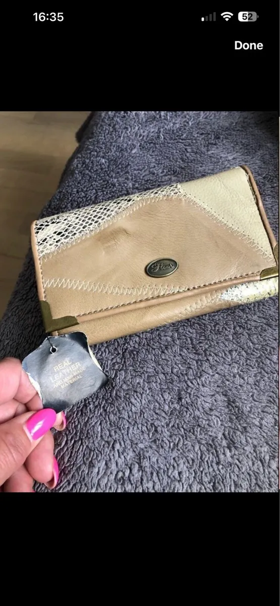 Ladies leather purse €10 - Image 4