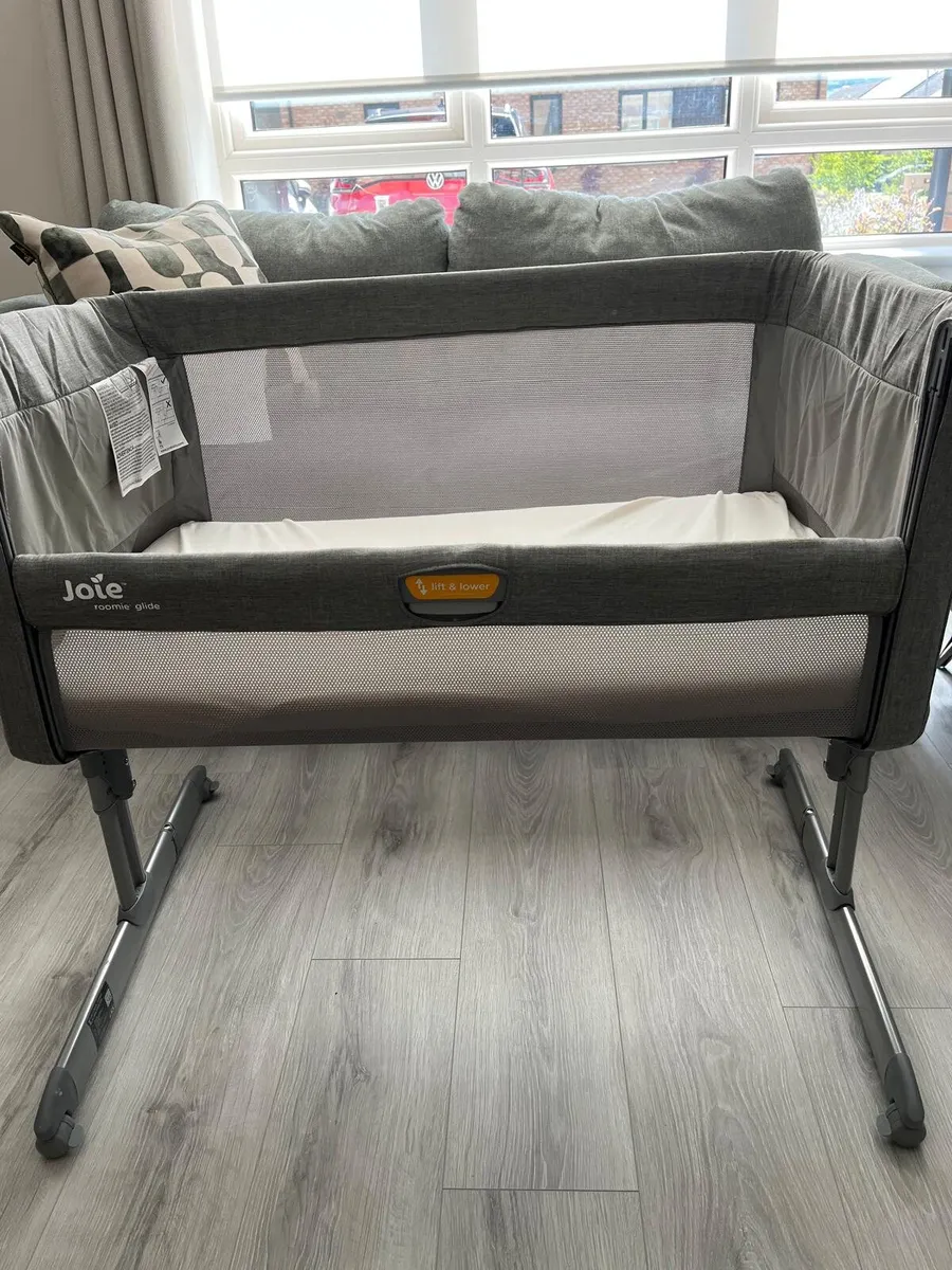 Newborn bedside cot - Image 4