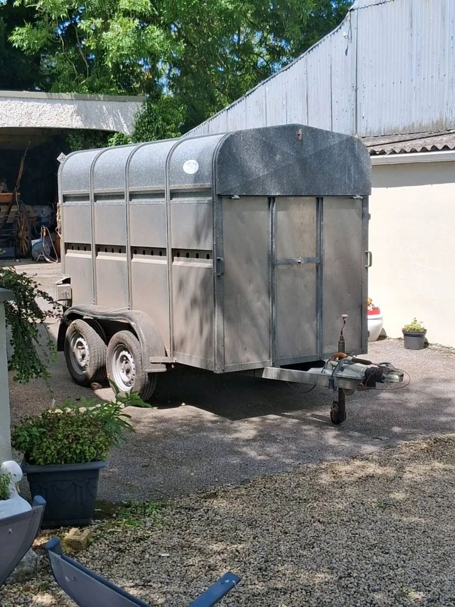 O' haire two cow aluminium trailer as new. - Image 2