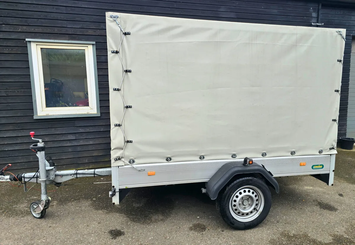 Closed in trailer - Image 2