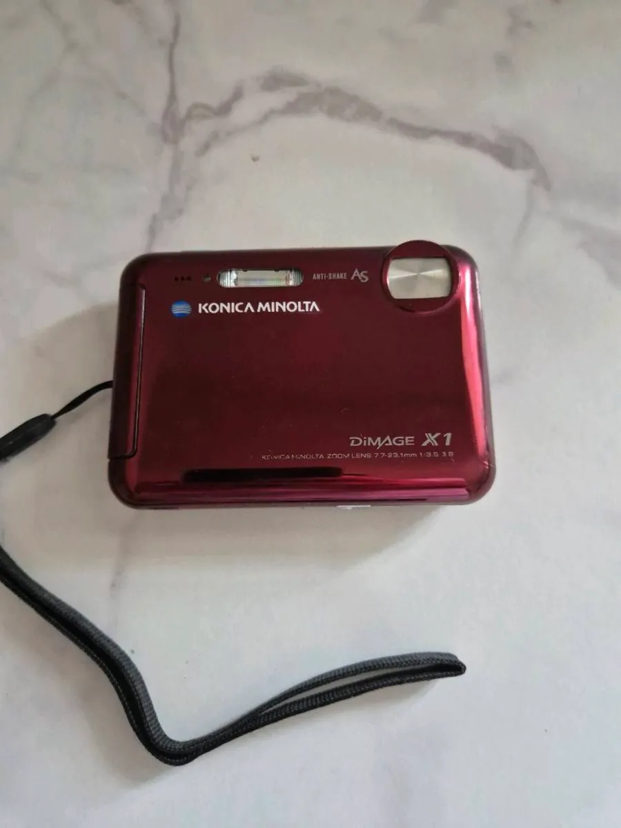 Konica Minolta DiMAGE X1 Camera - Image 1