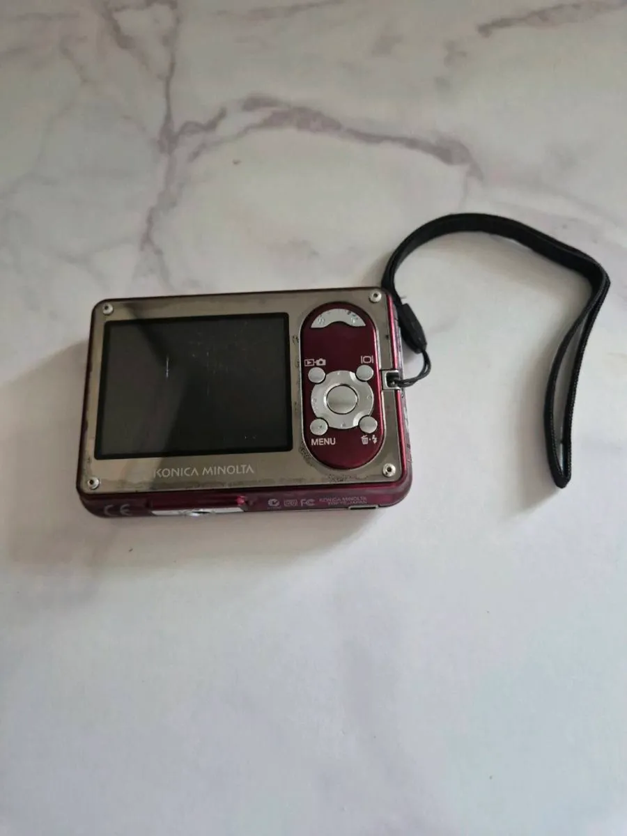 Konica Minolta DiMAGE X1 Camera - Image 2