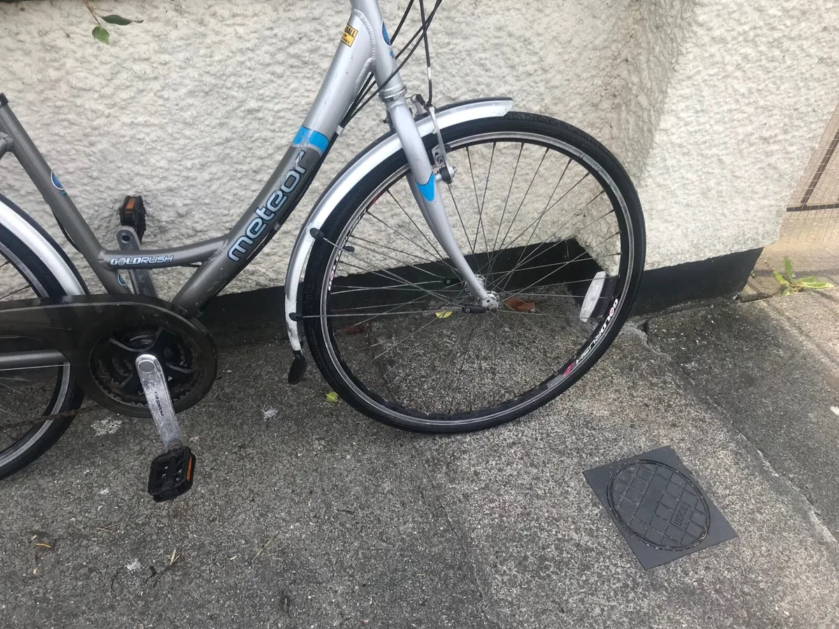 Hybrid bike for sale - Image 4