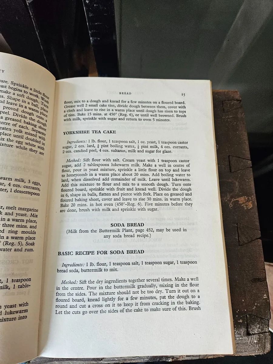 Vintage The Complete Guide to Good Cooking - Image 2