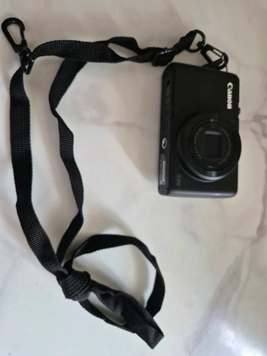 Canon S95 digital camera - Image 2