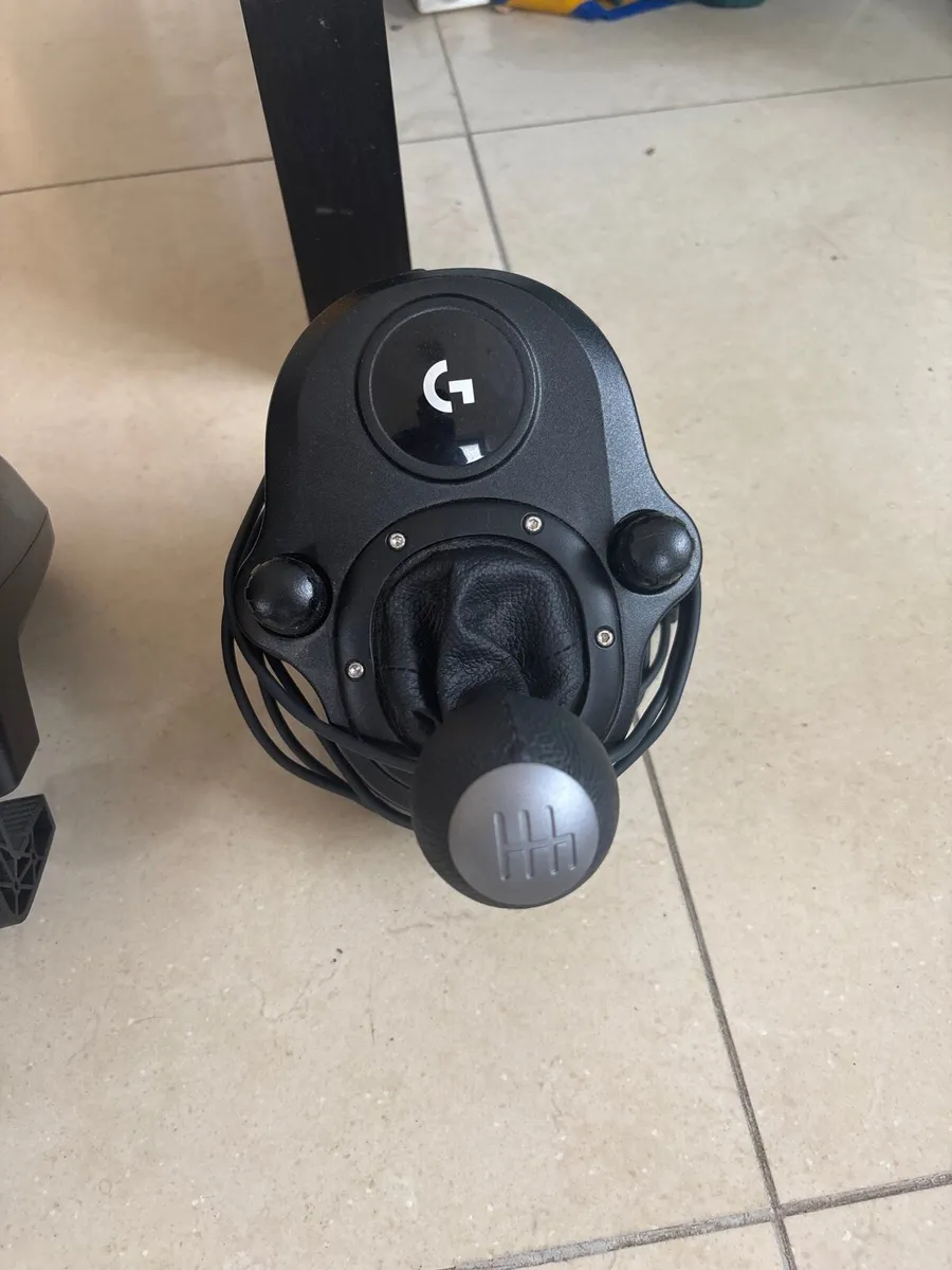 Logitech g29 (steering wheel, gearstick, pedals) - Image 4