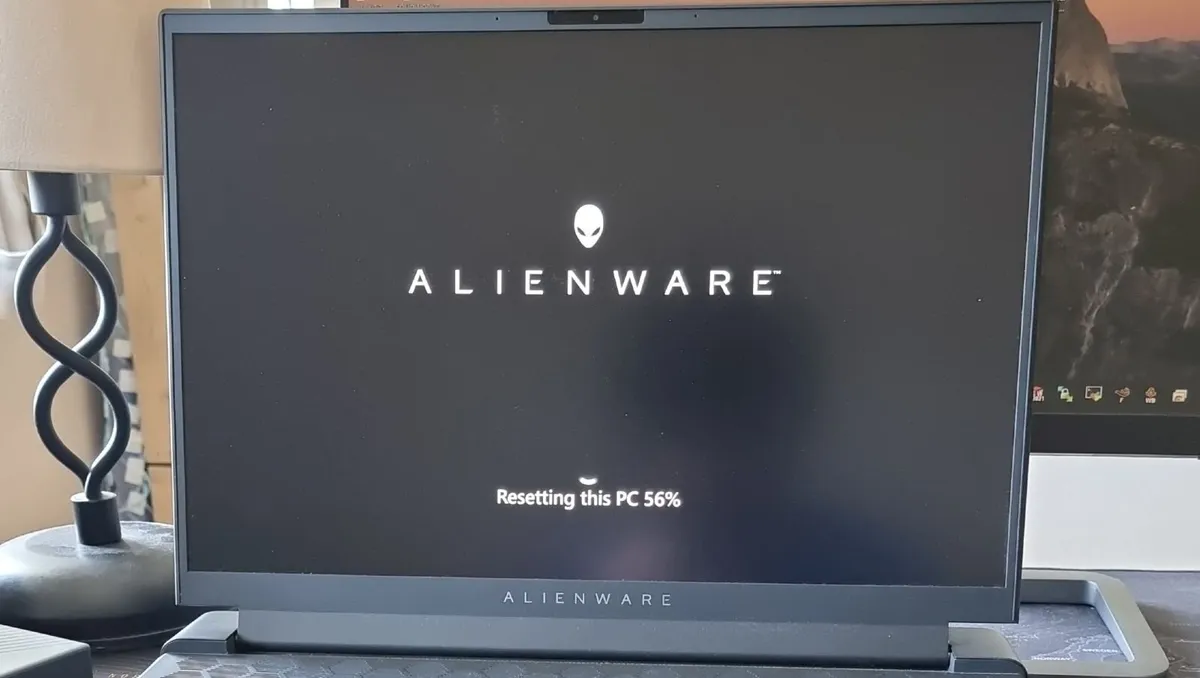 Alienware M18 R1 - Mega Gaming Laptop PC - Image 2