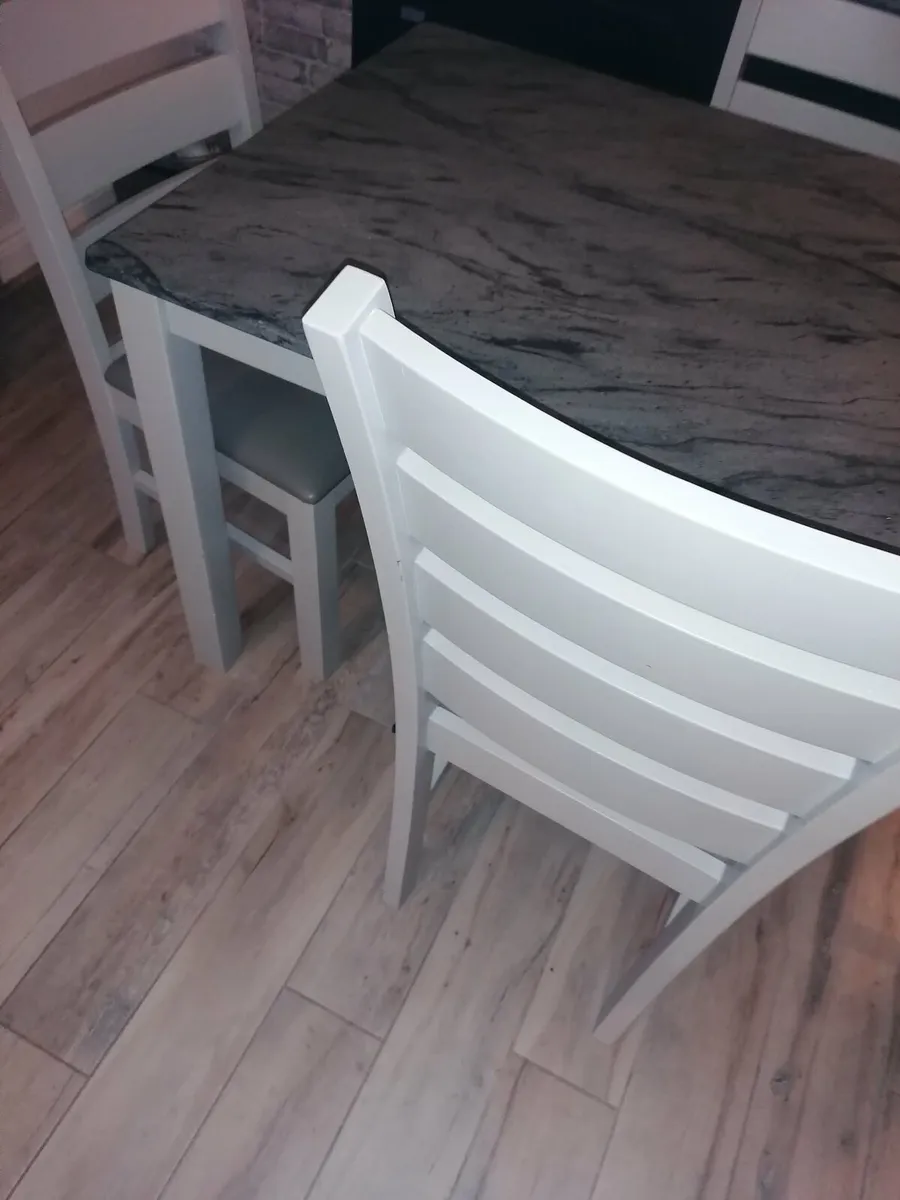 Dining table and chairs - Image 1