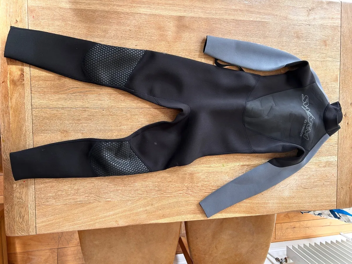 Kids Wetsuit- TYPHOON SWARM (size 10) - Image 1