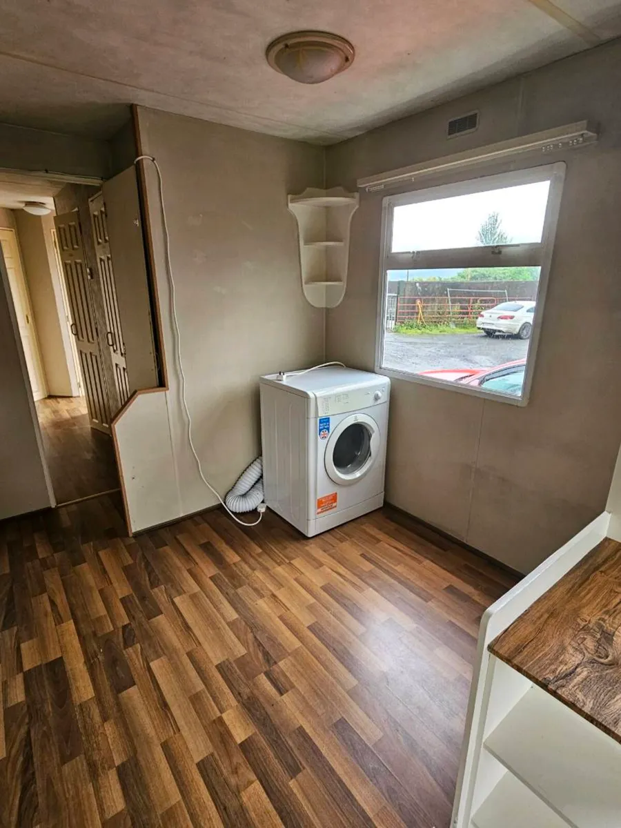 Mobile Home for sale 35ft x 12ft - Image 3
