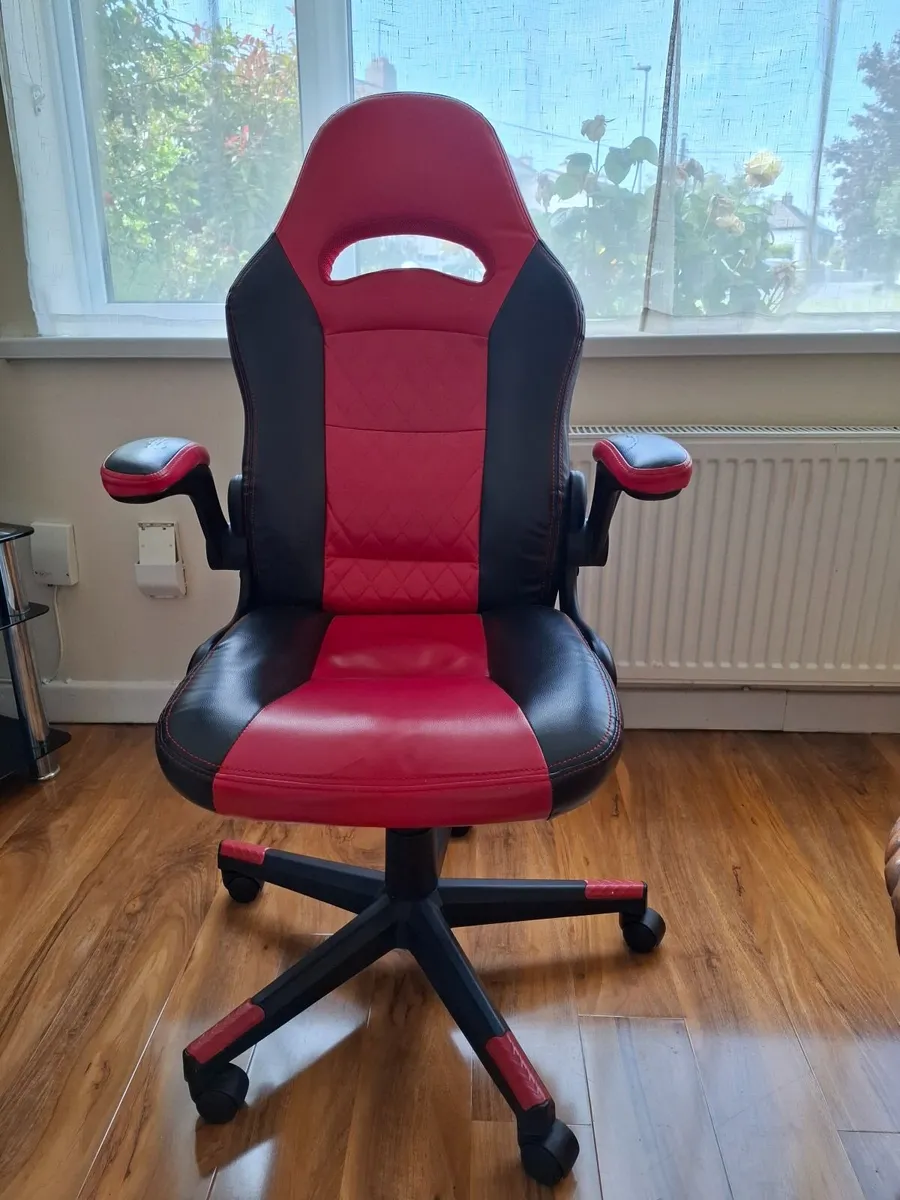 Gaming chair - Image 1