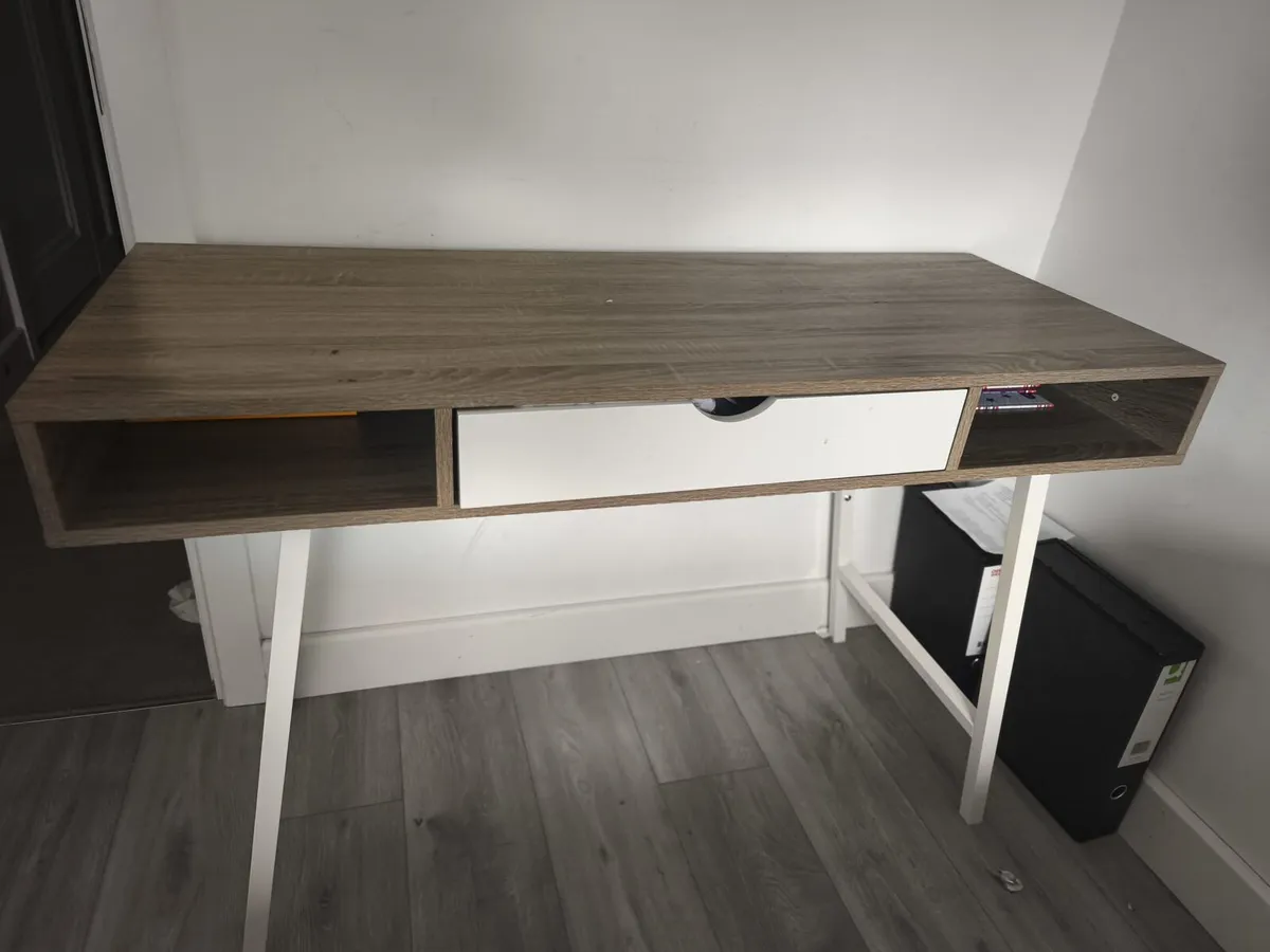Office desk - Image 1