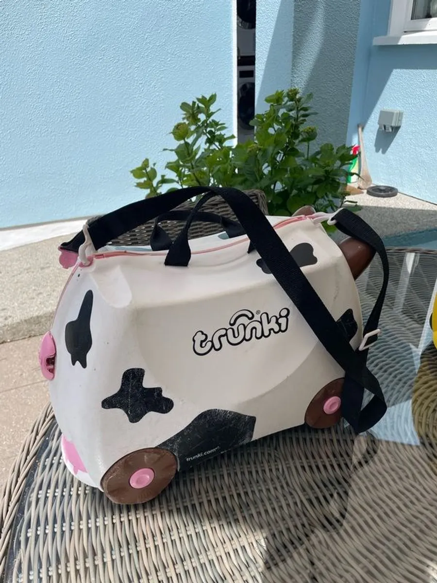 TRUNKI Cow Childrens suitacase - Image 1