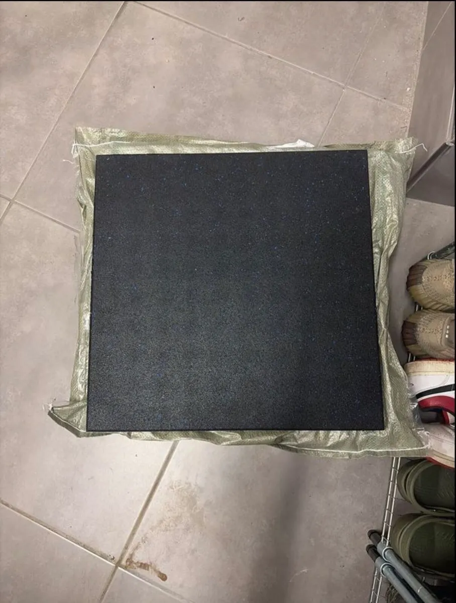 Gym Flooring 50x50cm 20mm Blue Fleck - Image 1