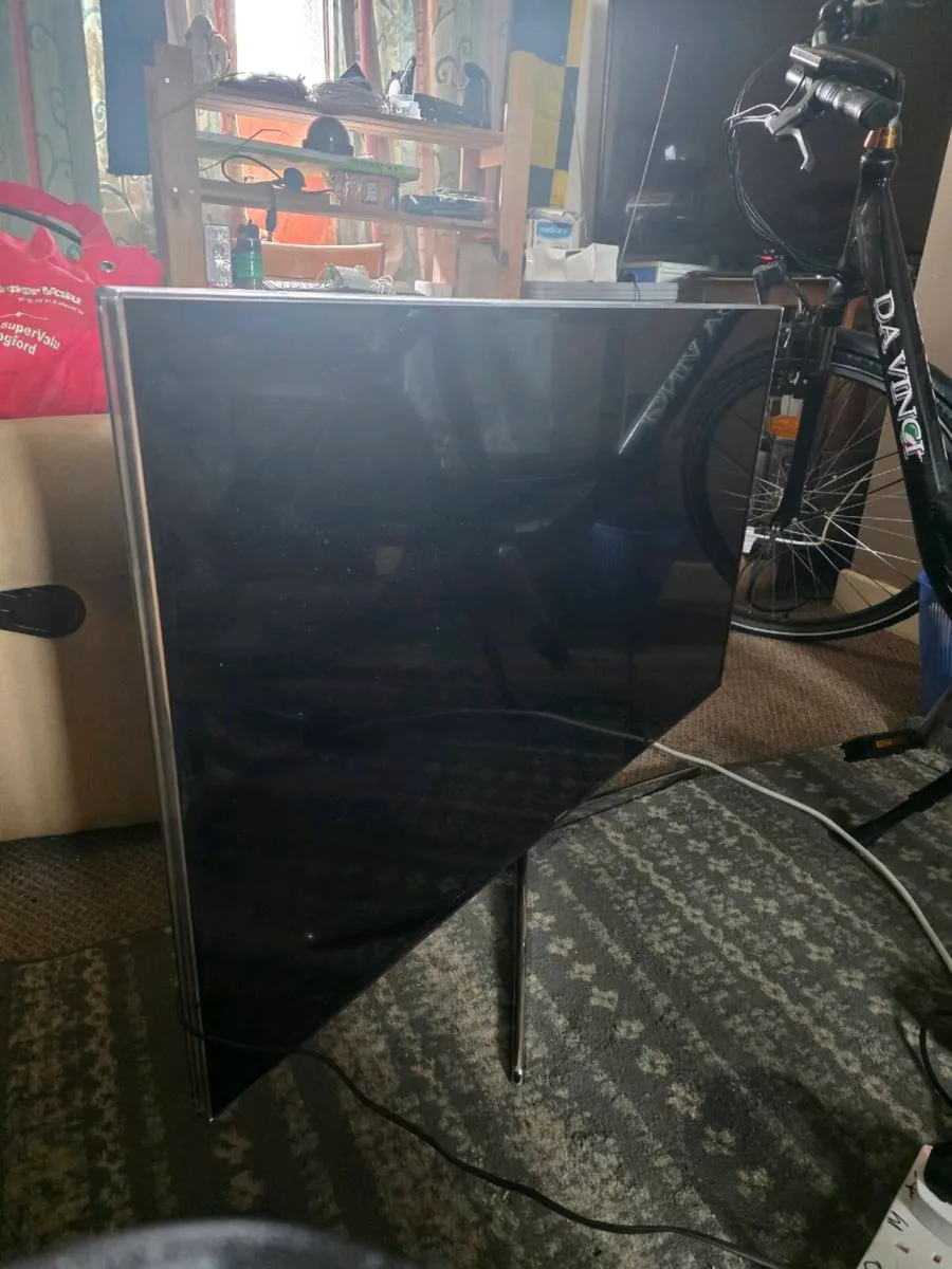 48" Samsung tv - Image 1