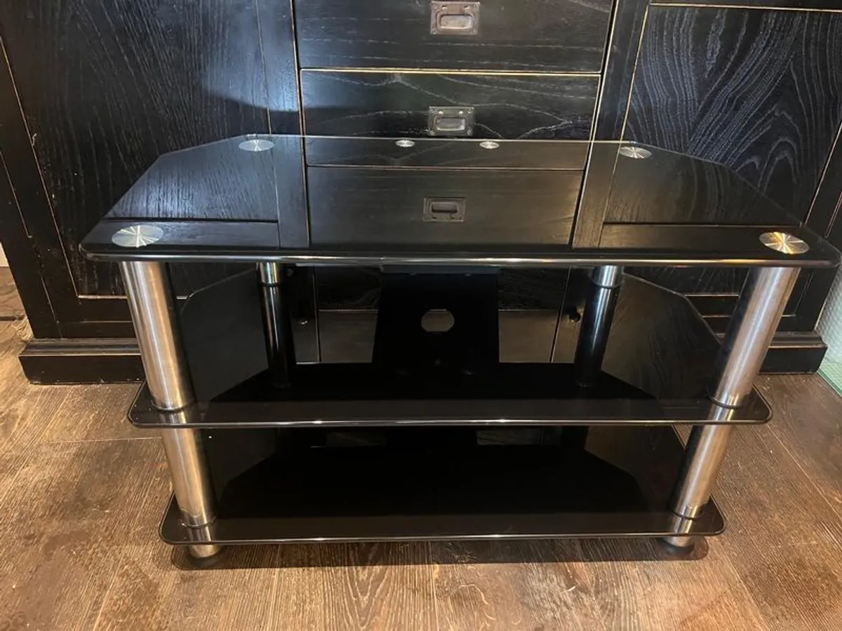 TV stand - Image 1