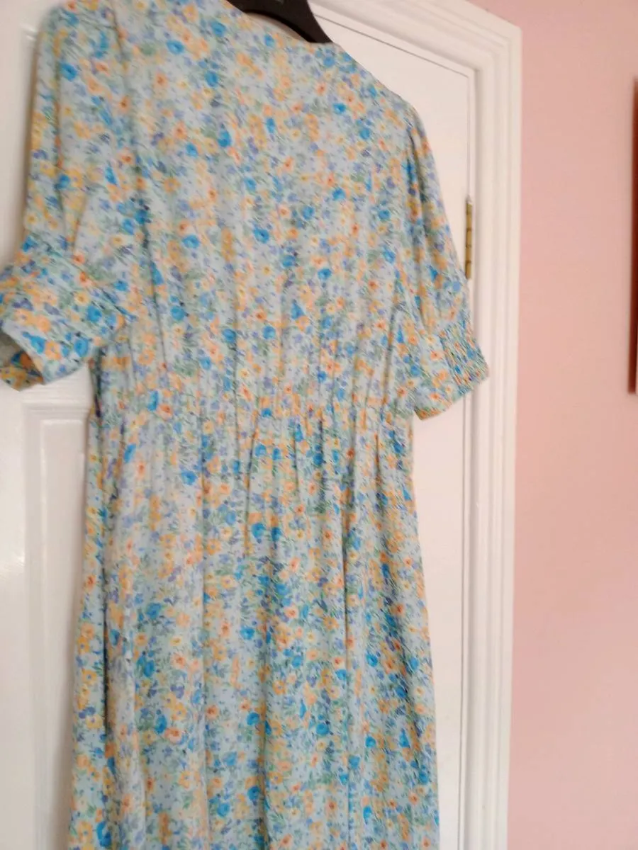 FLORAL/VINTAGE DRESS/NEW/FREE POSTAGE - Image 1