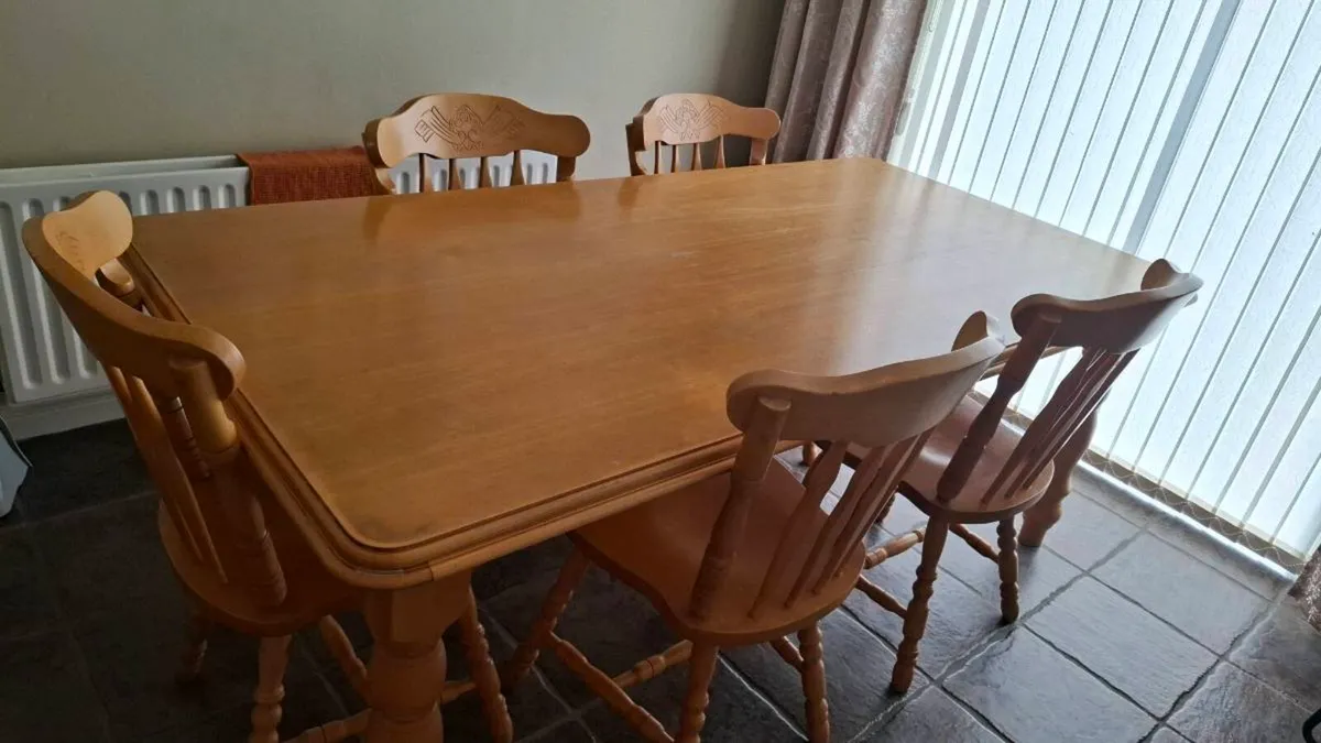 Dining table - Image 1