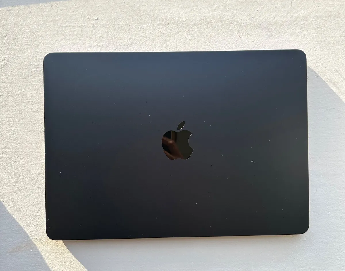 MacBook Air M2 13.6” (2022) for Sale - Image 1