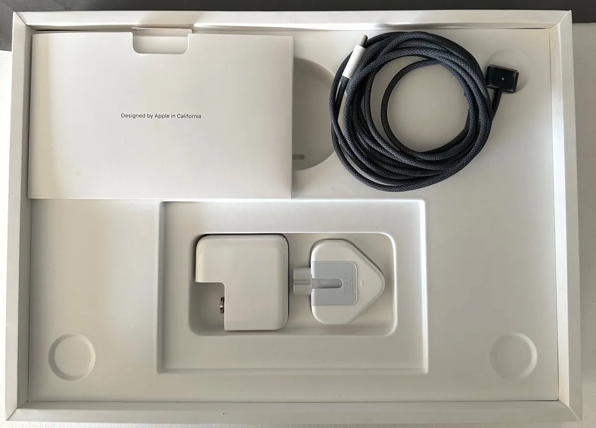 MacBook Air M2 13.6” (2022) for Sale - Image 3