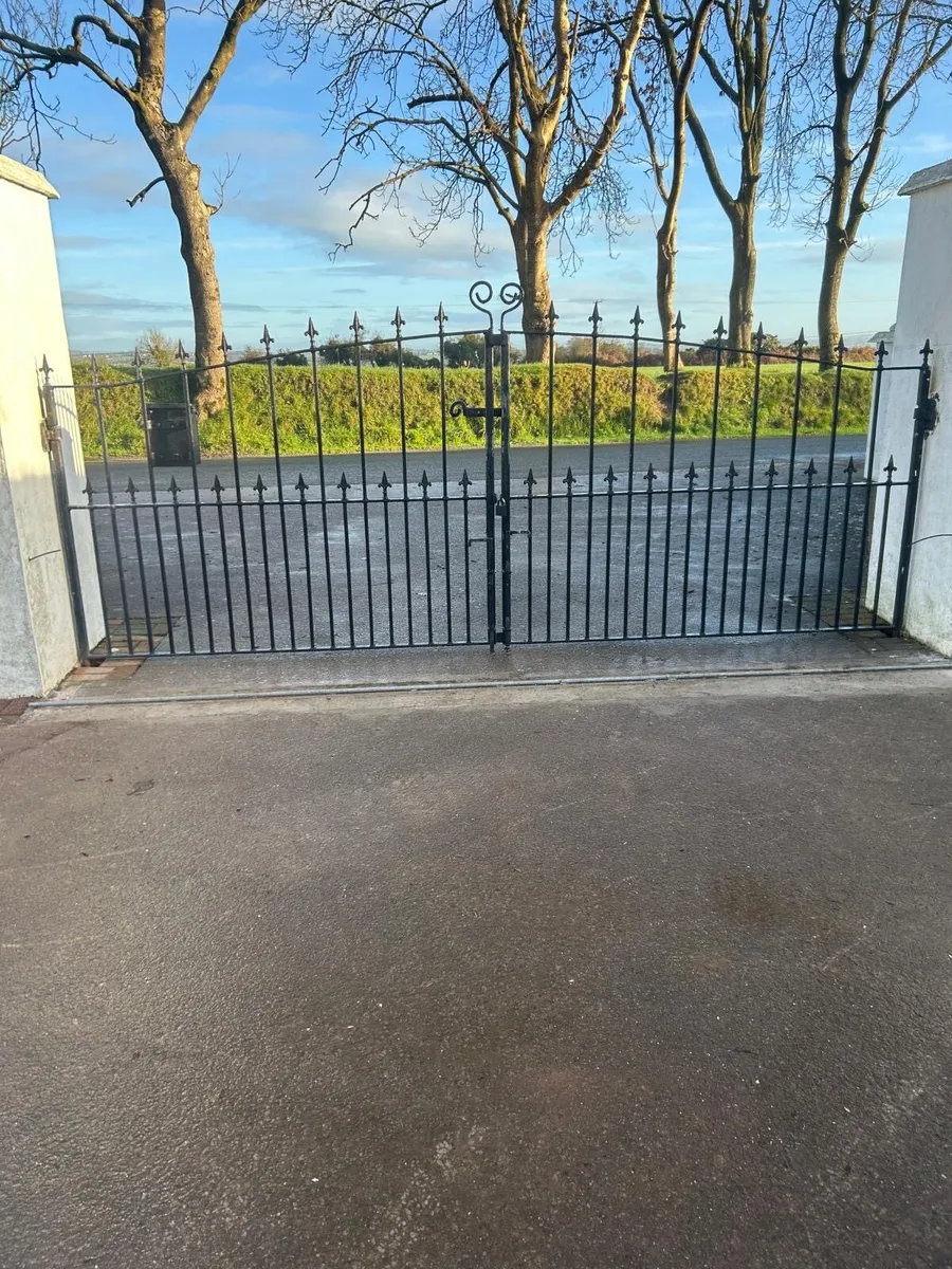 Entrance Gates 14 ft - Image 1