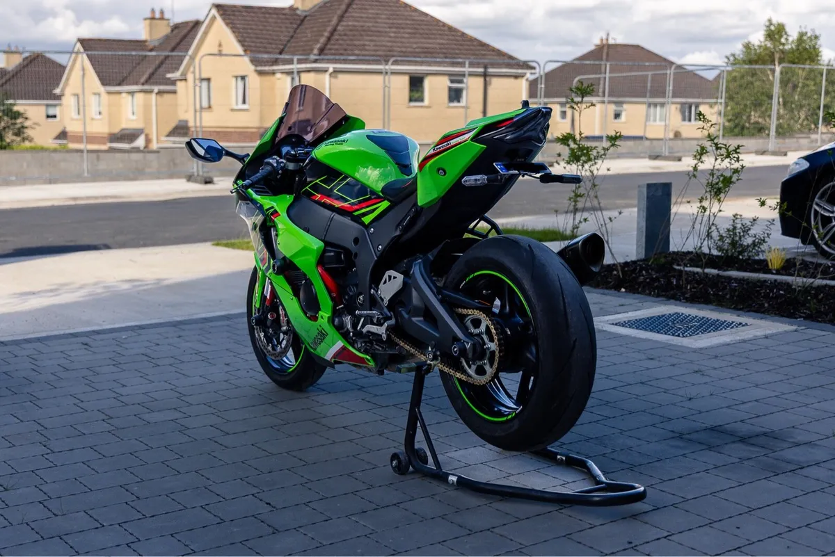 Kawasaki ZX10R 2023 - Image 4