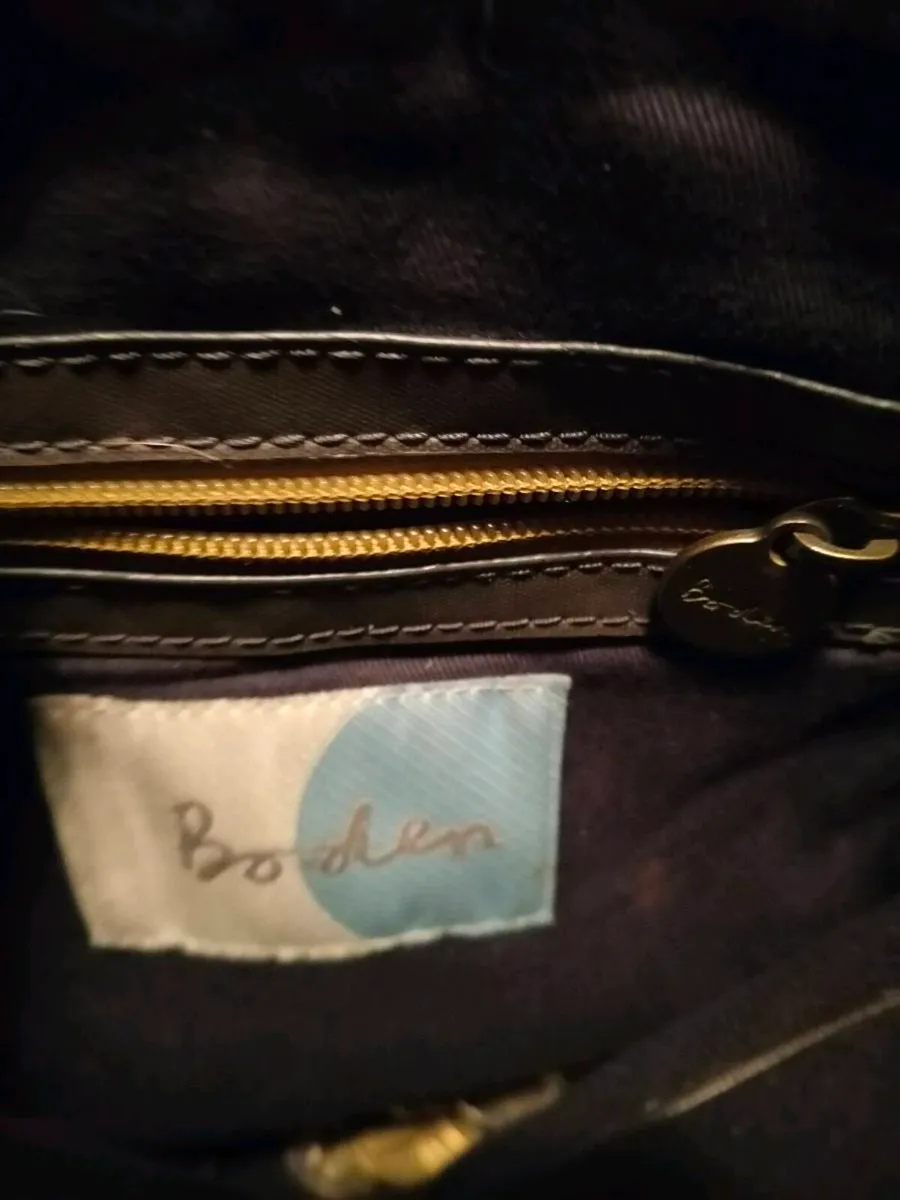 Boden functional mid-sized crossbody with multiple - Image 3