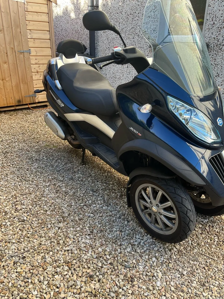 Piaggio MP3 300 Lt - Image 1