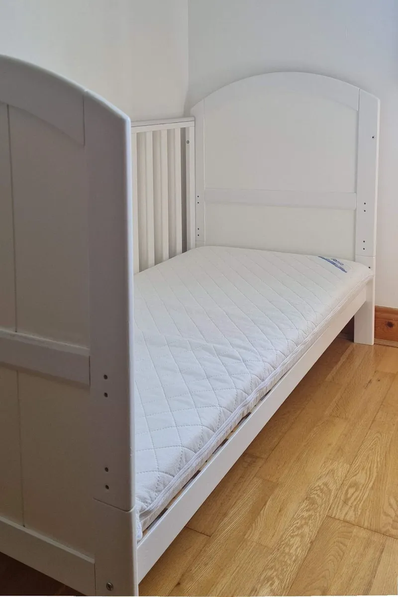 Baby cot - Image 3