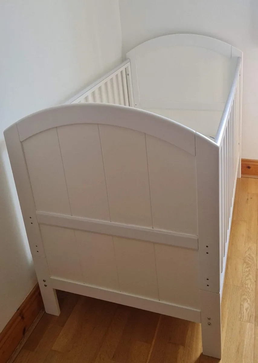 Baby cot - Image 1