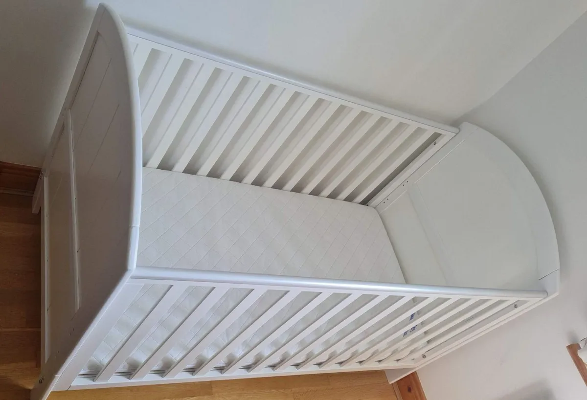 Baby cot - Image 2