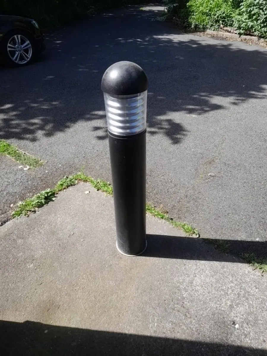 Garden driveway outdoor bollard lights.. set of 4 (unused) - Image 1