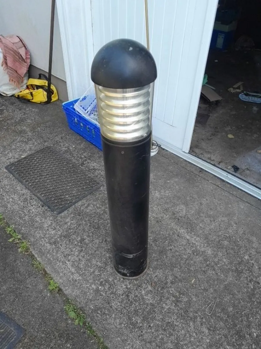 Garden driveway outdoor bollard lights.. set of 4 (unused) - Image 4