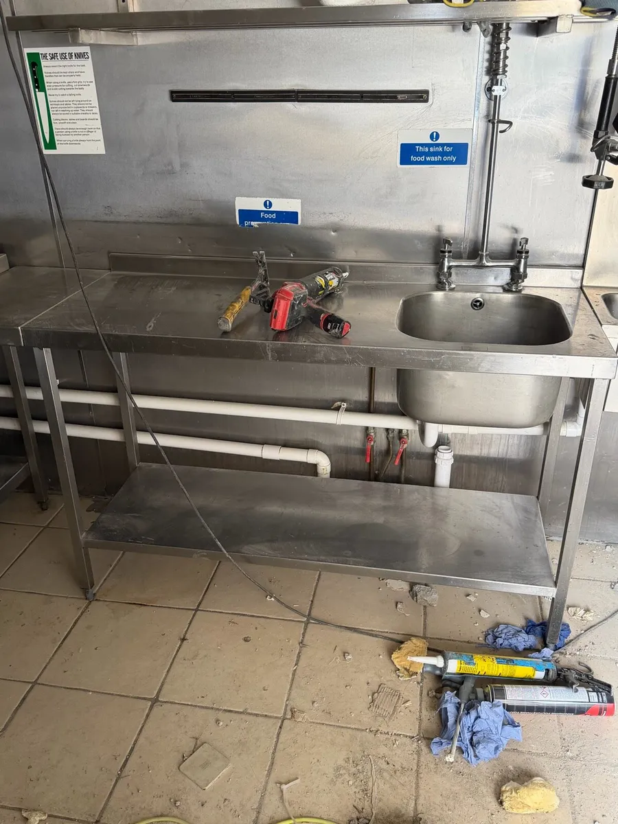Steel table - Image 1