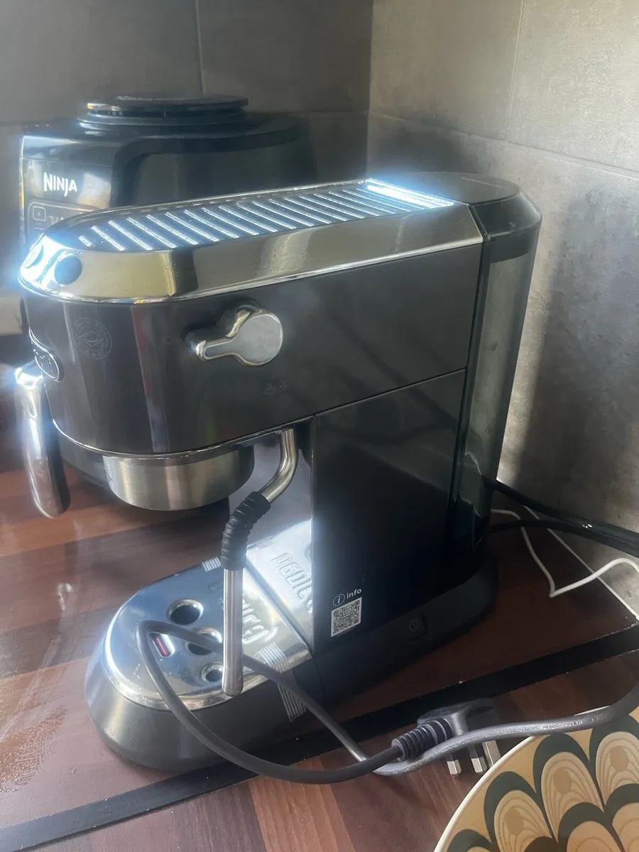 Delonghi coffee machine - Image 2
