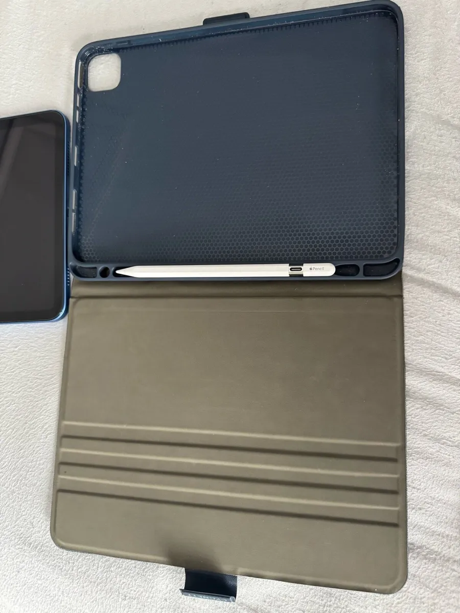 iPad 10 Generation 64GB + Apple Pencil + Case - Image 4