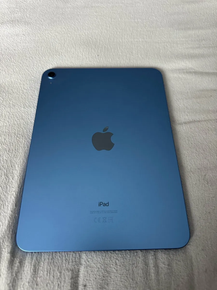 iPad 10 Generation 64GB + Apple Pencil + Case - Image 1