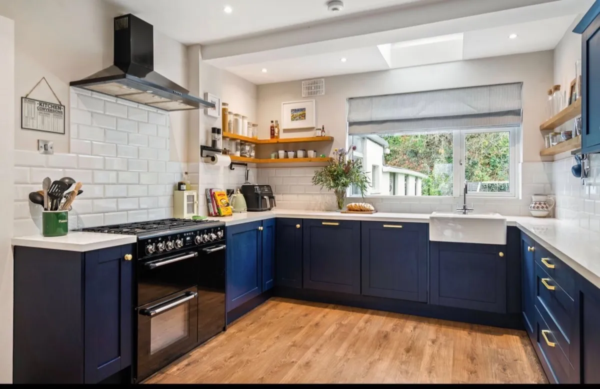 Cash and carry kitchen - Image 1