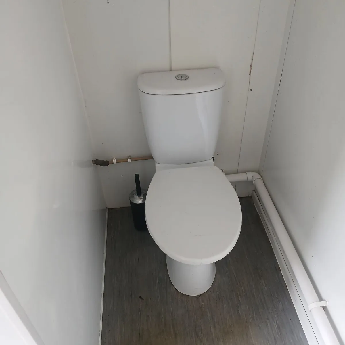 Mobile shower/toilet unit - Image 2