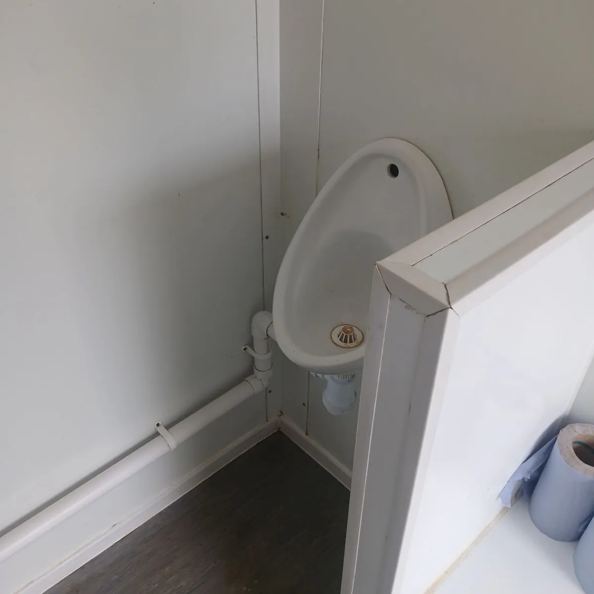 Mobile shower/toilet unit - Image 3