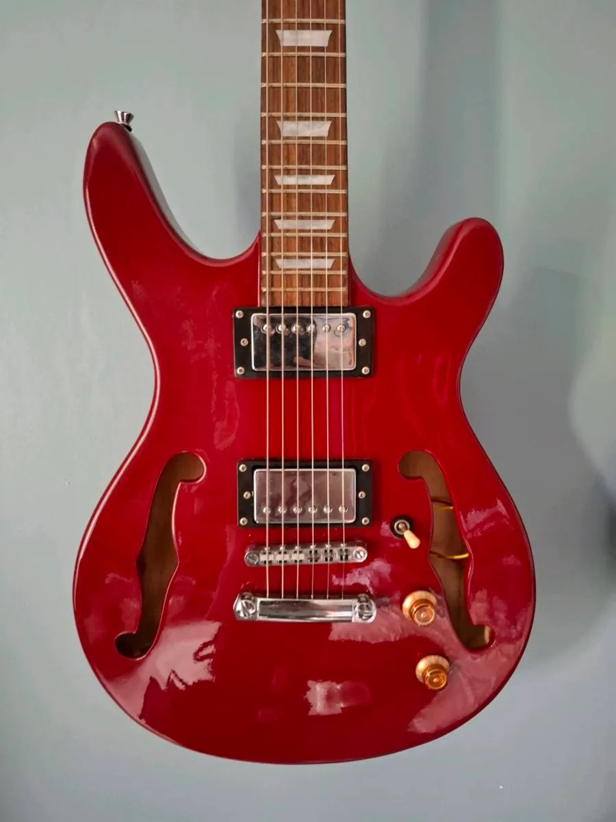 Electric guitar - Image 1