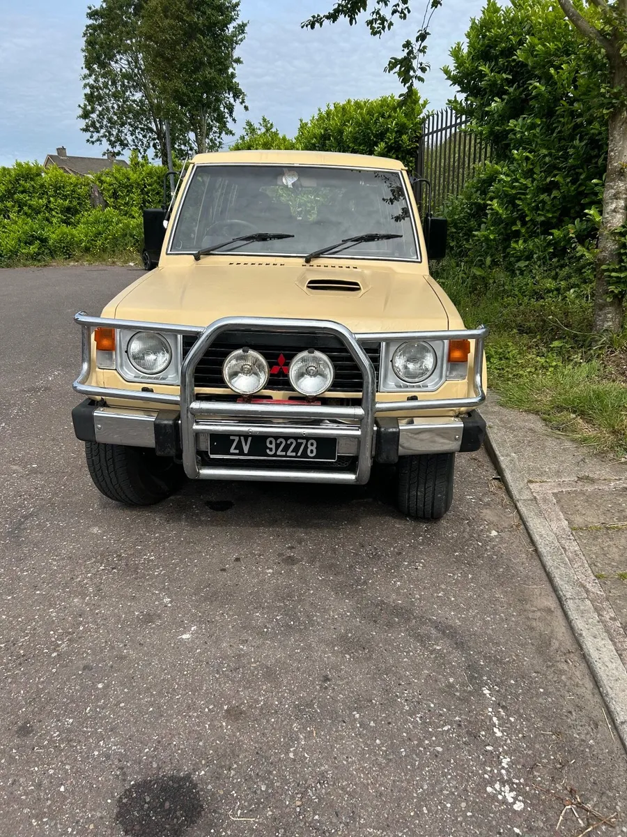 Mitsubishi Pajero 1990 - Image 3